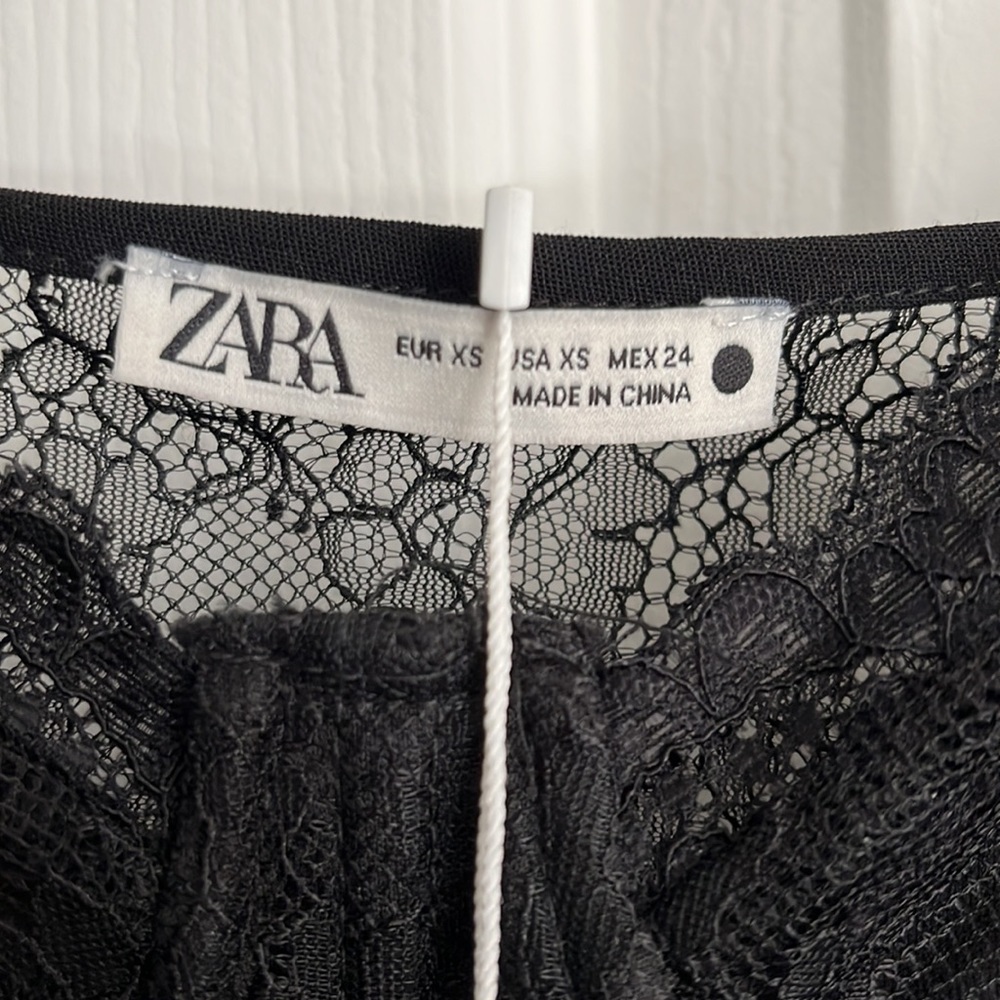 NWT black Bustier top with adjustable straps and zipper. - Picture 3 of 7